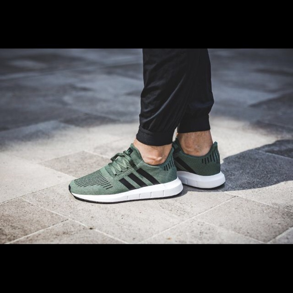 Adidas Swift Run Men’s Sneakers